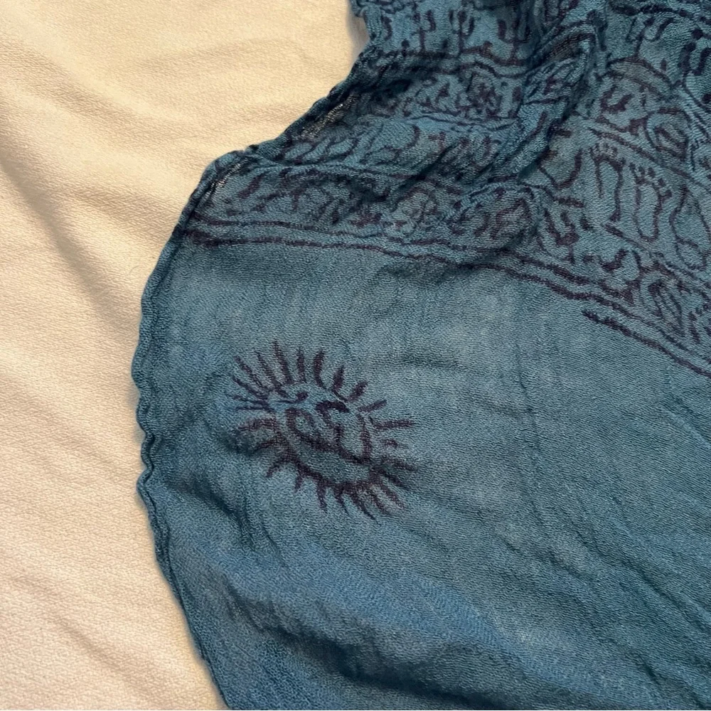 Elegant Blue Patterned Scarf